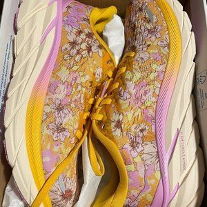 HOKA x Free People Movement Clifton 8 Gold Coast Floral Women’s Sz EU 39=7.5B